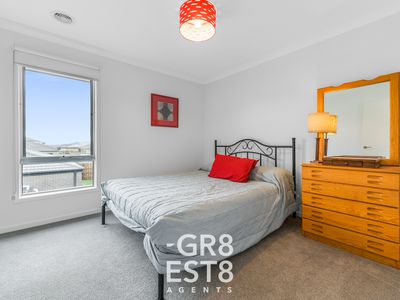 13 KILLEARN AVENUE, Cranbourne West