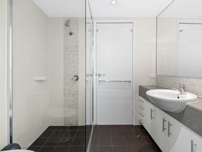 1 / 136 Marine Parade, Southport