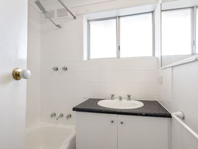4/12 Edmund way, Calista
