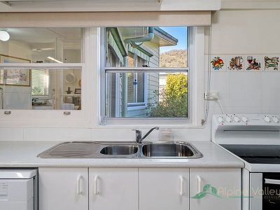 14 Beauty Avenue , Mount Beauty