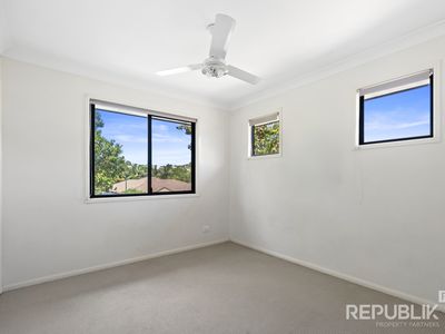 1 / 26 Witheren Circuit, Pacific Pines