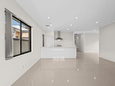 28 Mornington Crescent, Wandi