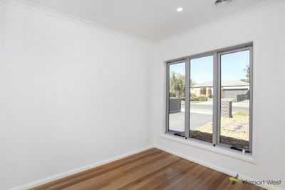 1 / 12 Hart Street, Airport West