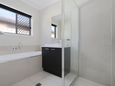 4 MCDOUGALL GROVE, Wodonga