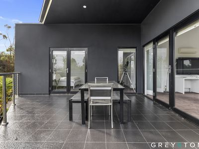 5 / 5-6 Chelsworth Place, Caroline Springs