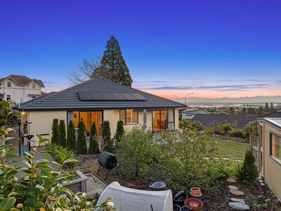 221 The Ridgeway, Stoke