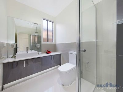 2 Freshfields Drive, Cranbourne North
