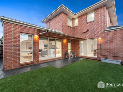 16 Somerset Drive, Dandenong North