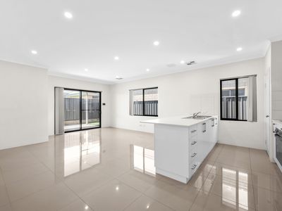 28 Mornington Crescent, Wandi