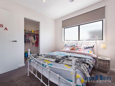56 Linden Tree Way, Cranbourne North