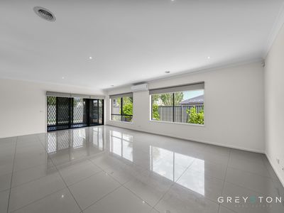 12 Patera Grove, Fraser Rise