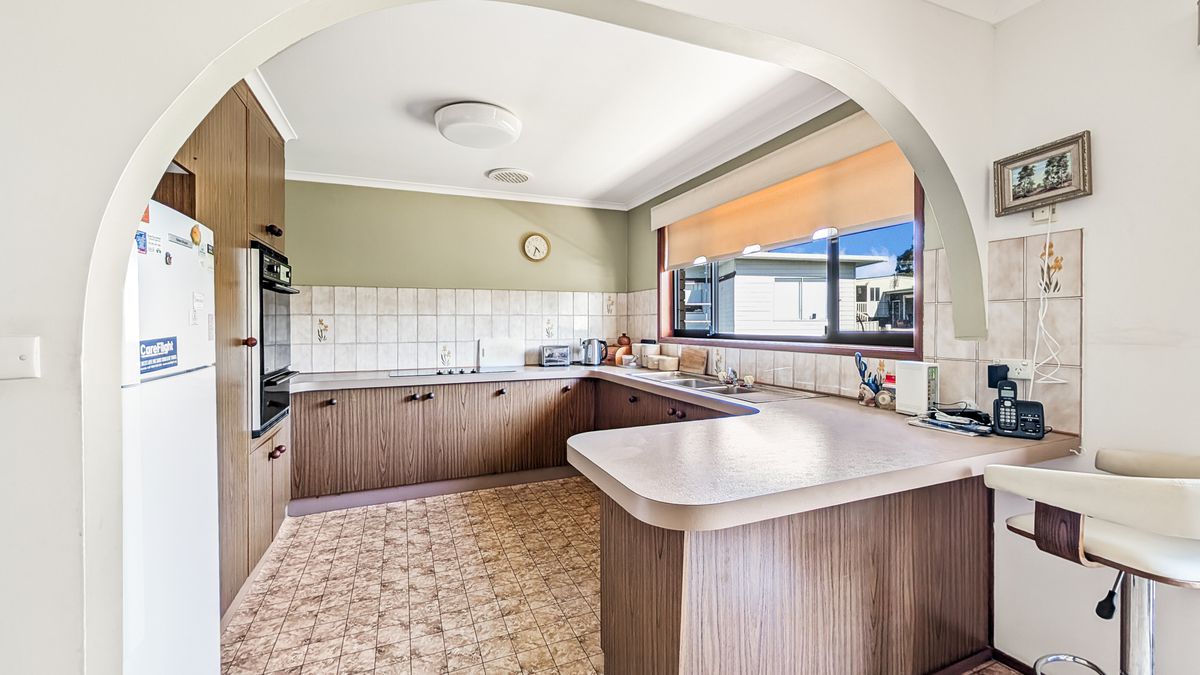 18 Lakeside Drive, Kianga