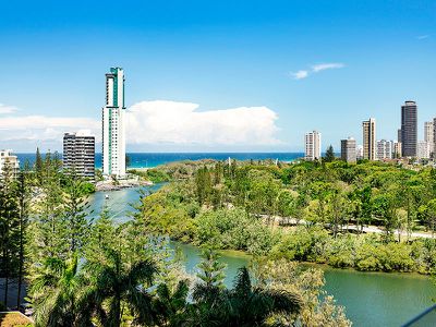 902 / 11 Hill Parade, Main Beach