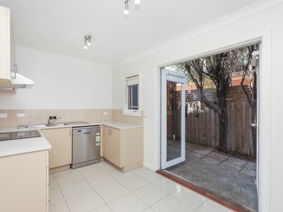 2 / 4 Holberg Street, Moonee Ponds