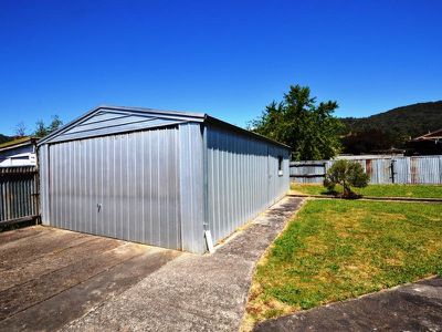 22 Freeburgh Avenue , Mount Beauty