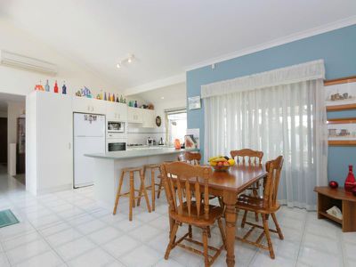 10 Woodland Dale, Canning Vale