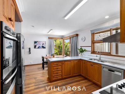 9 Glengarwyn Road, Leopold