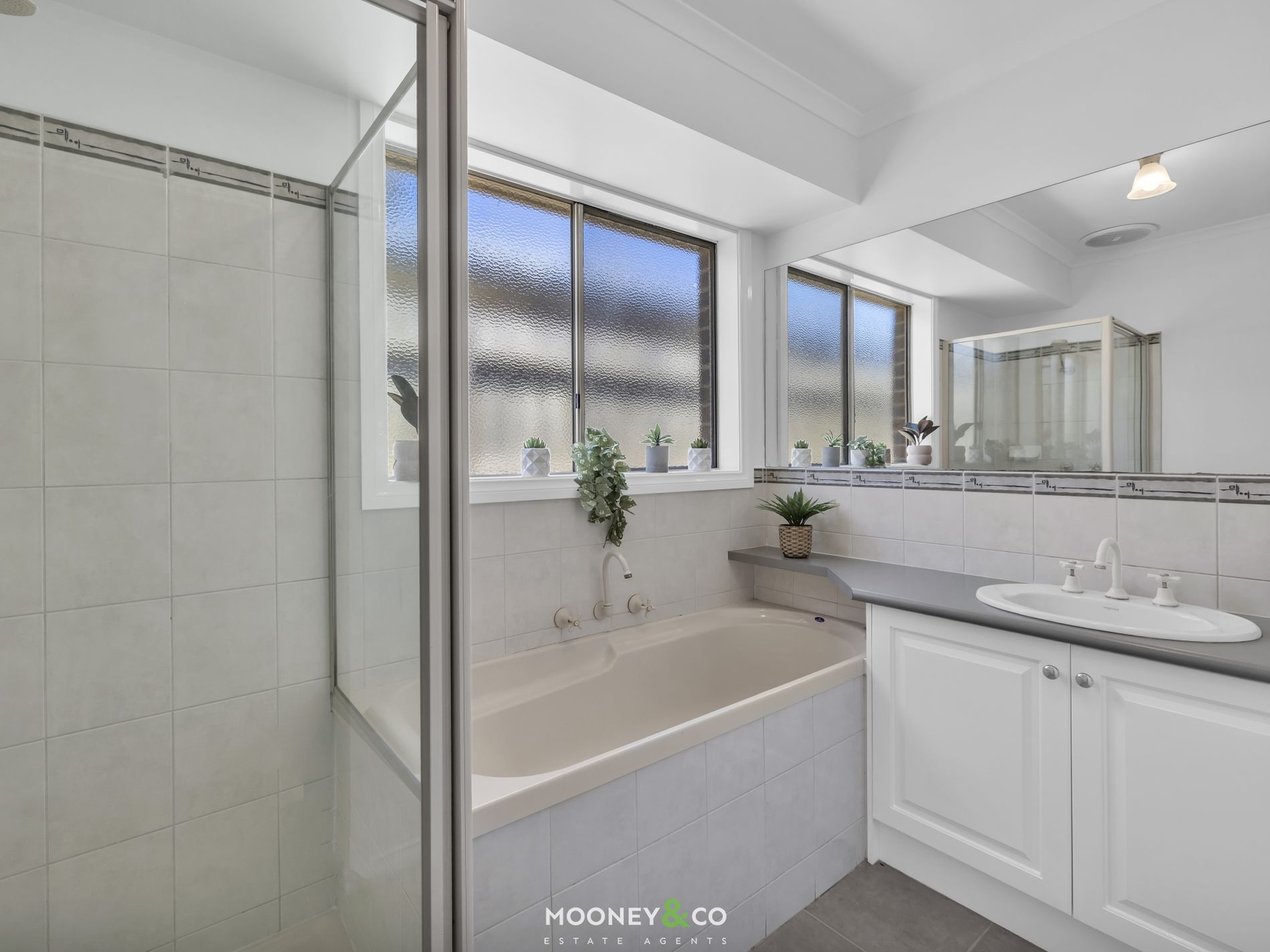 8 Blainroe Crescent, Cranbourne