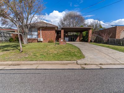 4 Moolong Court, Werribee