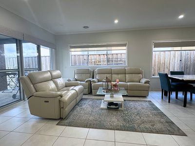 7 Pepita Crescent, Manor Lakes