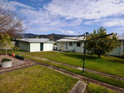 16 Beauty Avenue, Mount Beauty