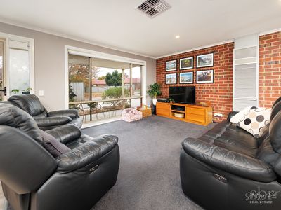 1 / 6 WHITEHALL COURT, Wodonga