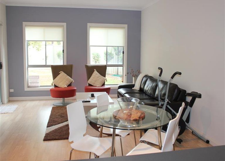 2B Trott Grove, Oaklands Park