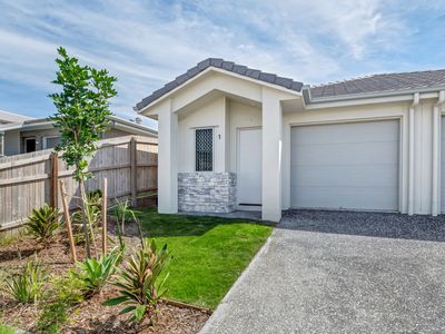 1 / 4 Wickford Street, Pimpama