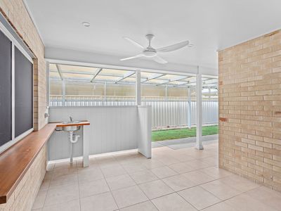 2B Fig Tree Court, Forster