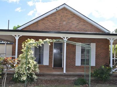 15 Barton St, Forbes