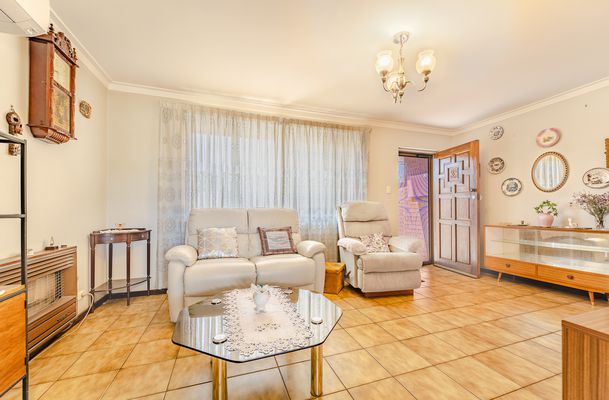 12 Adamson Rd, Parmelia