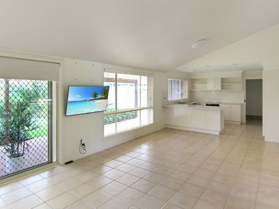 8 Palmway Cres, Tuncurry