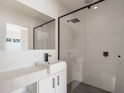 2 / 2 Donald Avenue, Essendon