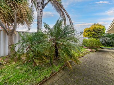 2 Beech Court, South Lake