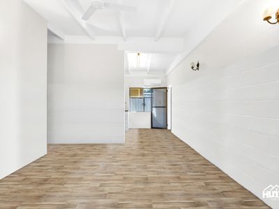 60 Hollywood Boulevard, White Rock