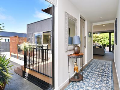 102 Hills Road, Edgeware