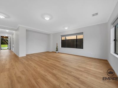 32 Theatre Circuit, Clyde North