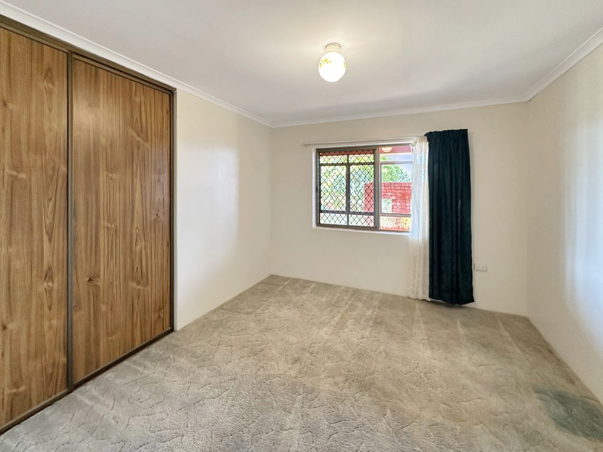 21 Crouch Avenue, Atherton