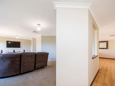 2 Tipuana Pl, Edgewater