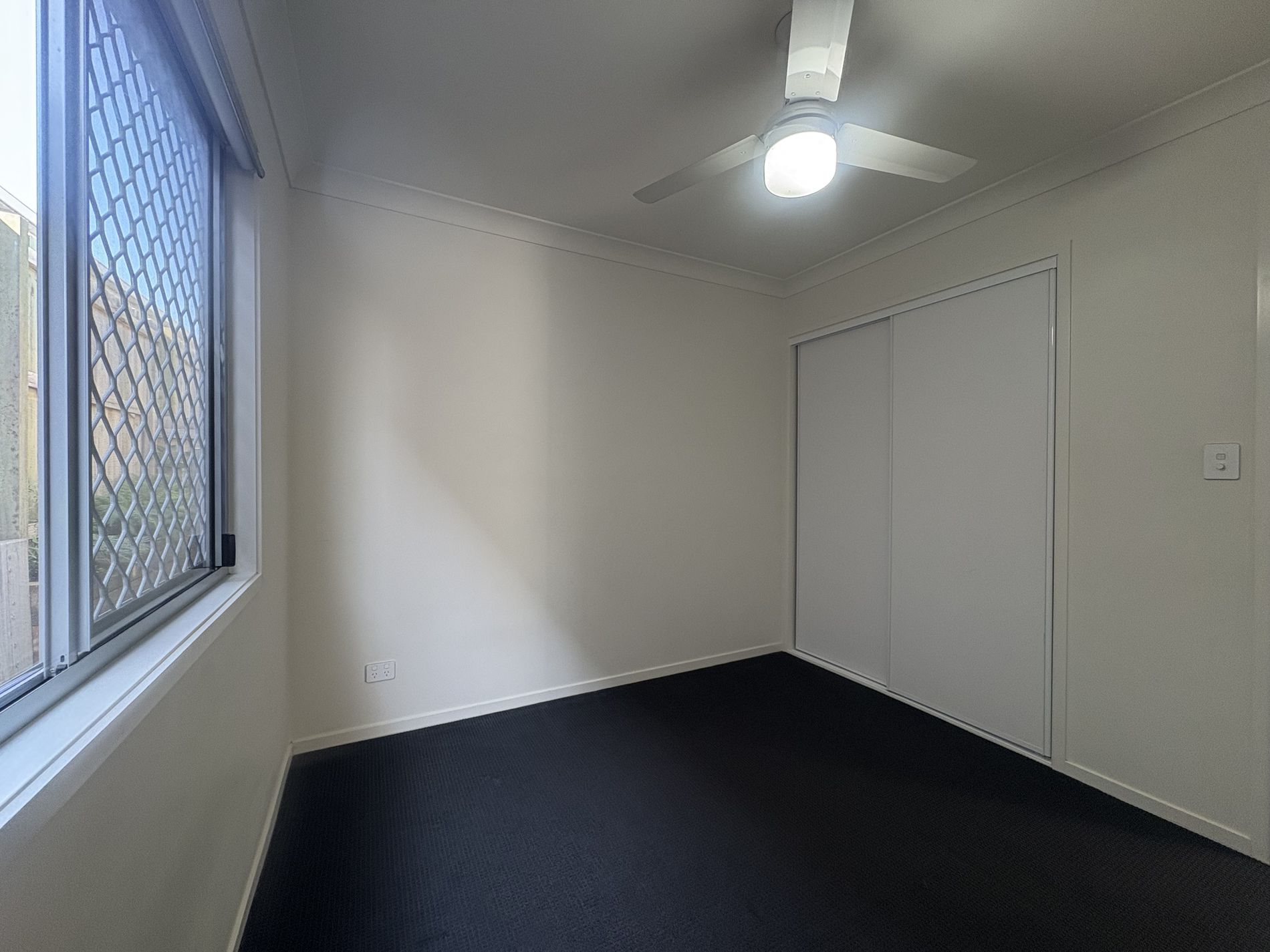 1 / 2 Herald Close, Kallangur