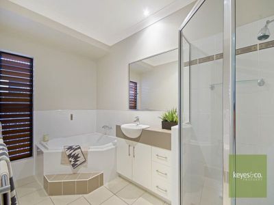 2 Heliconia Court, Mount Louisa