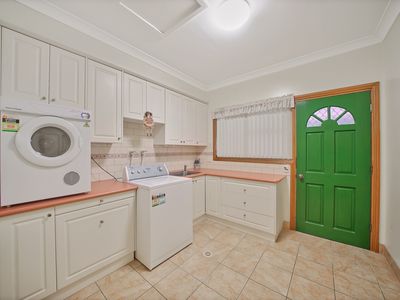 20 Toby Place, Razorback