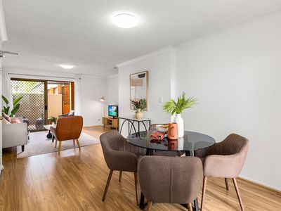1 / 58 Lisson Grove, Wooloowin