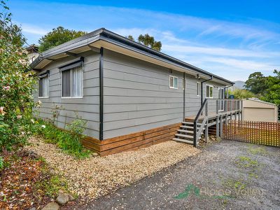 5 Coolumbooka Avenue, Tawonga South