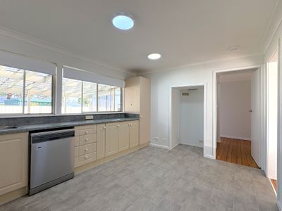 4 Poilus Parade, Tanilba Bay