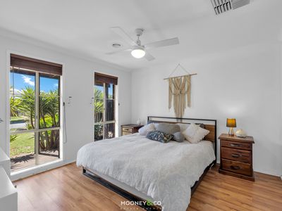 10 McGuigan Drive, Cranbourne West