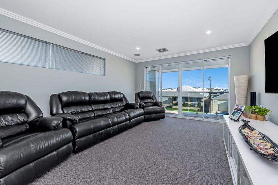 18 Minstrell Way , Madora Bay