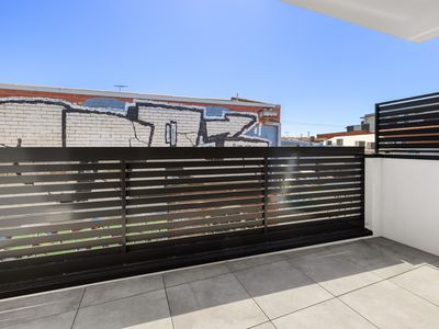 6 / 12 Irvine Crescent, Brunswick West