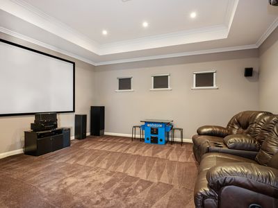 2 Pirring Way, Hannans