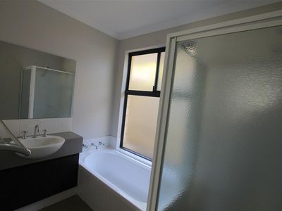 4 / 24 Windemere cres, Nollamara